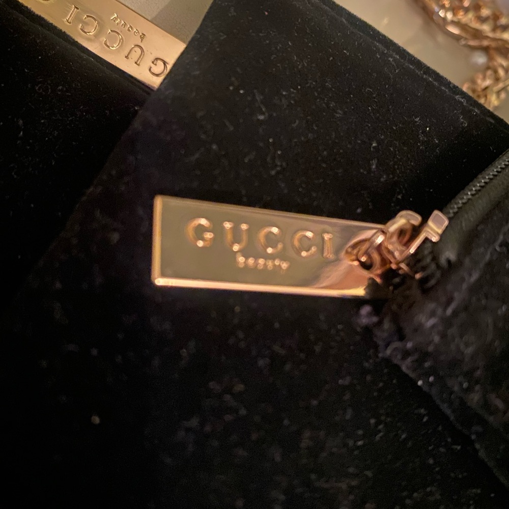Gucci Guilty Beauty Cometic Pouch with brooch, pearl handle and chain - Picture 5 of 8